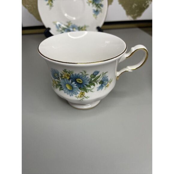 Queen Anne English Bone China Tea Cup & Saucer Set Blue Daisy Pattern 8542 - Picture 2 of 7